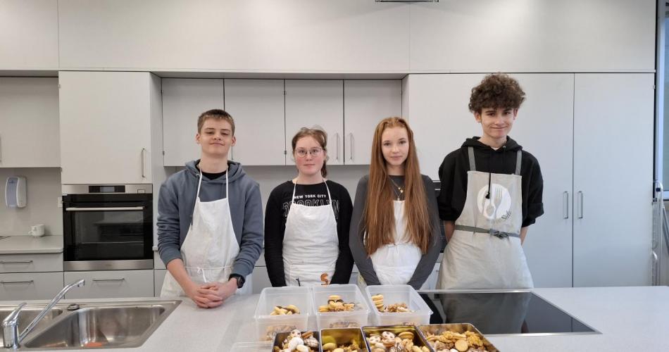 Weihnachtsbäckerei 4b, 4c